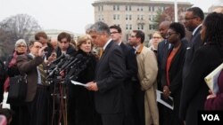 University of Texas-Austin President Gregory Fenves addresses the media outside the U.S. Supreme Court in Washington, D.C., Dec. 9, 2015. ( A. Scott/VOA)