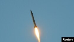 Balistička raketa se testira putem sistema za precizno navođenje (arhivski materijal severnokorejske Centralne novinske agencija KCNA)