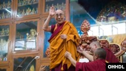 Teachings Begin at Gyudmey Dalai Lama