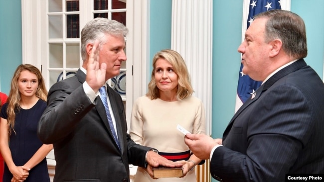 Robert O'brien swearing in