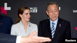 اما واتسن، سفیر حسن نیت سازمان ملل در کنار بان کی‌مون، دبیرکل سازمان – عکس از آرشیو