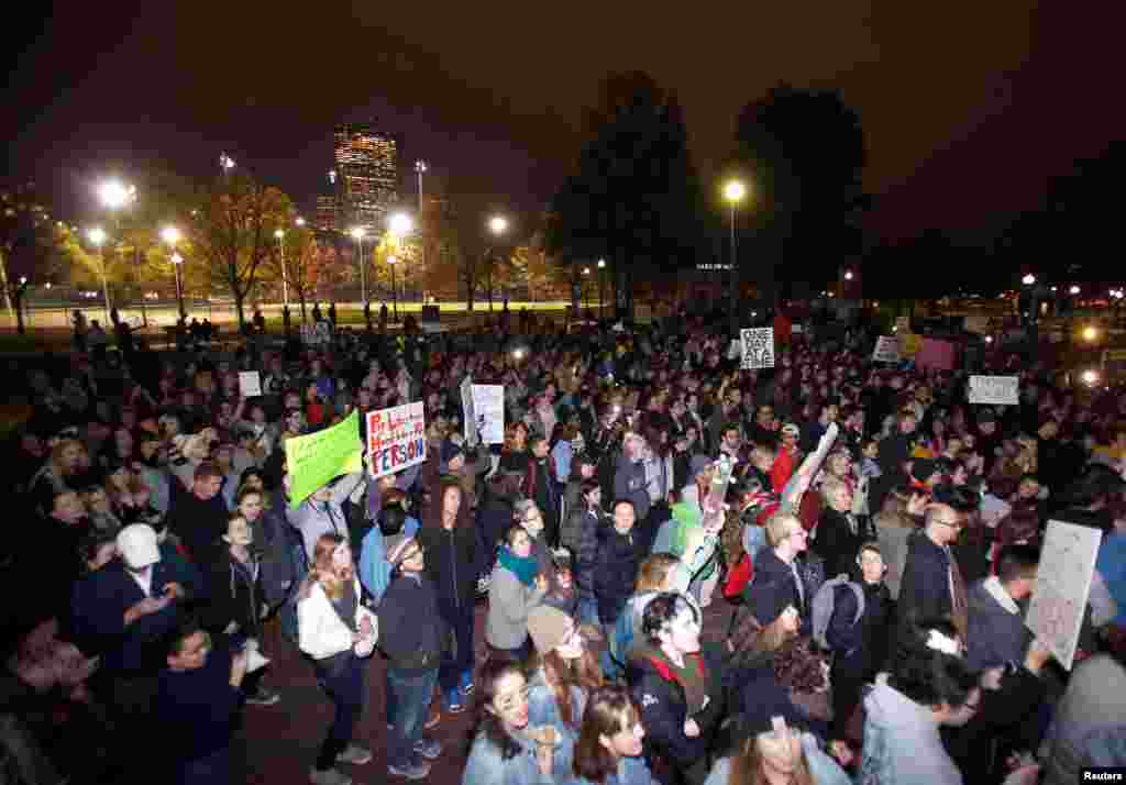 تظاهرات علیه پیروزی دونالد ترامپ در انتخابات ریاست جمهوری آمریکا، بوستون، ماساچوست.