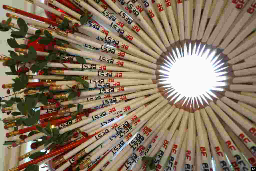 A wreath made of "Be Best" pencils is seen in the Red Room during a 2018 Christmas preview at the White House in Washington, Monday, Nov. 26, 2018. (AP Photo/Carolyn Kaster)