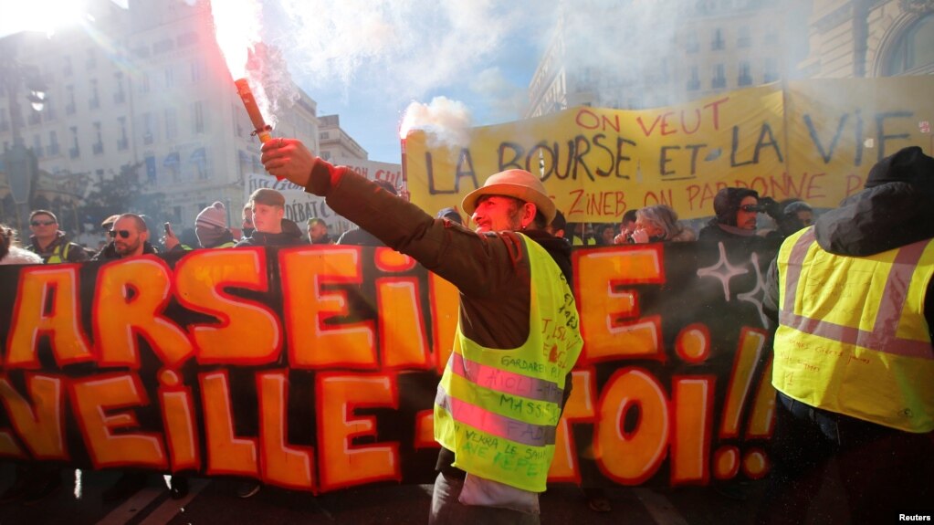 JelekÃ«t e verdhÃ« gjatÃ« marshimit tÃ« tyre nÃ« Marseille, FrancÃ«, 26 janar 2019
