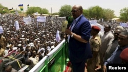 Sudanese President Omar Hassan al-Bashir addresses a crowd during a campaign rally in East Darfur, April 5, 2016. 