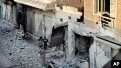 정부군의 포격으로 파괴된 시리아 이들립지역의 가옥