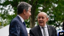 Antony Blinken, secretário de Estado americano, e Jean-Yves Le Drian, ministro dos Negócios Estrangeiros da França