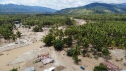 Dampak banjir bandang pada April 2019 menyebabkan tiga dusun di desa Bangga Bangga, Dolo Selatan Kabupaten Sigi tidak lagi ditinggali warga sejak rumah mereka tertimbun sedimentasi pasir dan lumpur, 1 Mei 2019. (Foto: Yoanes Litha)