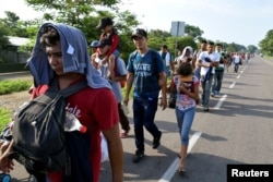 Migrants from Central America walk on a highway during their journey towards the United States, in Ciudad Hidalgo, Chiapas state, Mexico, June 5, 2019.