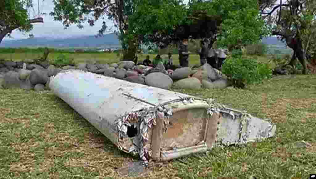 Le débris d'un avion qui pourrait être celui du vol MH370