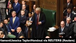 Ketua Parlemen Inggris John Bercow berbicara di parlemen dalam debat Brexit (19/10). 
