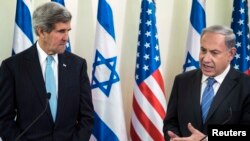 FILE - U.S. Secretary of State John Kerry (l) and Israeli Prime Minister Benjamin Netanyahu.