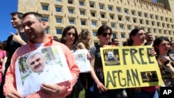 Journalists in Tblisi rally in support of Azerbaijani journalist Efqan Muxtarli, whose name is also spelled "Efgan" and "Afgan," who was abducted in Georgia Monday and surfaced in detention in Azerbaijan's capital, Baku, May 31, 2017.
