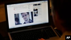 Tom Grundy, an activist, blogger and co-organizer supporting Edward Snowden's campaign, browses the live chat with Snowden on the Guardian website in his house in Hong Kong, June 17, 2013.