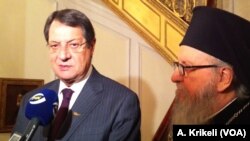 O Πρόεδρος της Κυπριακής Δημοκρατίας με τον Αρχιεπίσκοπο Δημήτριο