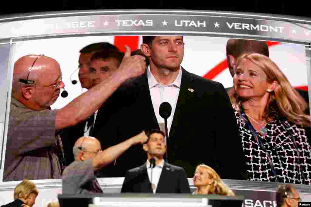 Le président de la Chambre des représentants Paul Ryan participe à la répétition à l'arène de Quicken Loans alors que les préparatifs continuent à Cleveland, Ohio, le 17 juillet 2016.