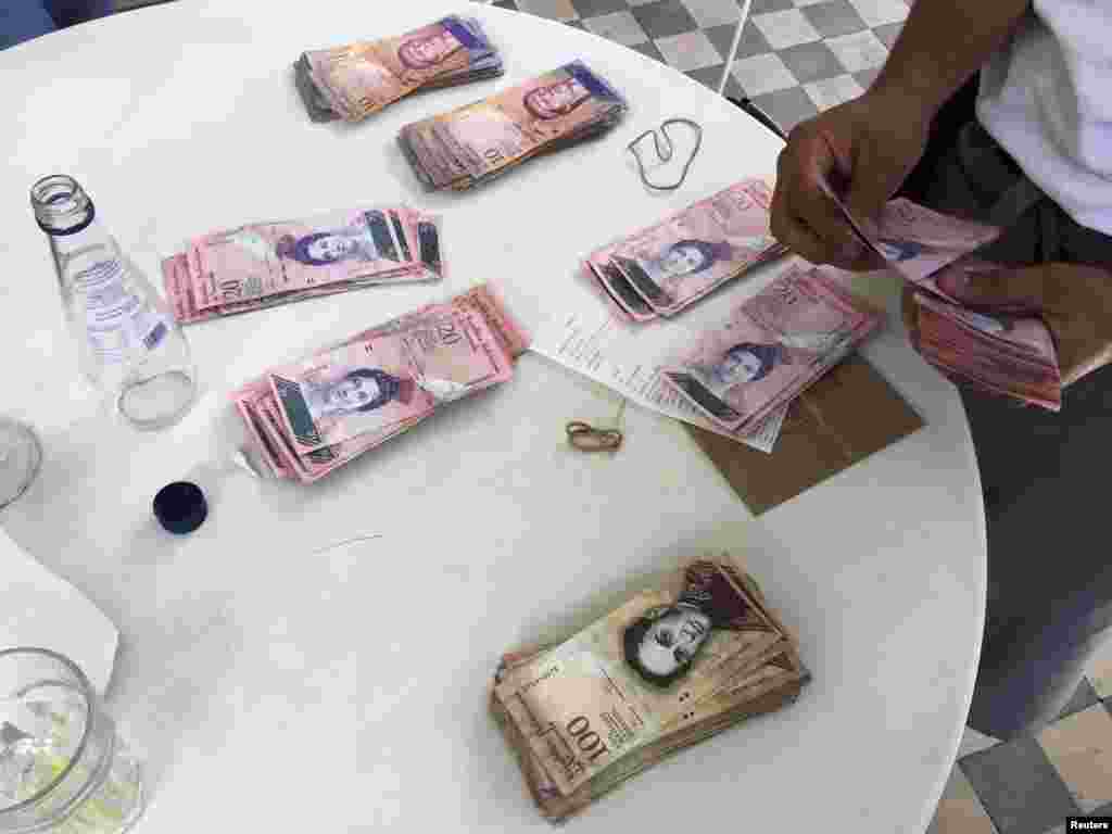 وینزویلا میں سب سے زیادہ قیمت والا نوٹ 100 بولیور ہے۔