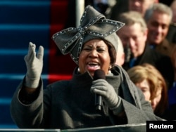 Aretha Franklin sings during the inauguration ceremony for President-elect Barack Obama in Washington, Jan. 20, 2009.