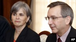 U.S. Ambassador to Cambodia Carol A. Rodley, and U.S. Deputy Assistant Secretary of State Scot Marciel, right, meet with Cambodian Foreign Minister Hor Namhong in Phnom Penh. 