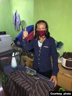 A FKWI Laundry worker gives a thumbs-up. (Courtesy - FKWI)