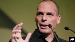 Greek Finance Minister Yanis Varoufakis gives a speech during an economic conference in Athens, May 14, 2015. 