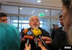 آقای ظریف گفته با ارائه گزارش آژانس، برجام اجرایی و تحریم‌ها لغو می‌شوند.