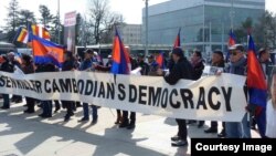 Cambodians in Europe protested against political repression in Cambodia. (Courtesy photo) 