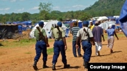 Zimbabwean police on patrol at the Chingwizi transit camp for over 20,000 people displaced as a result of the flooded Tokwe-Mukorsi Dam. (File Photo: Human Rights Watch)