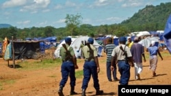 FILE: Zimbabwean police on patrol at the Chingwizi transit camp for over 20,000 people displaced as a result of the flooded Tokwe-Mukorsi Dam. (Photo: Human Rights Watch)