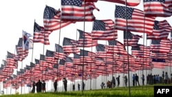 지난 9월 미국 캘리포니아주 말리부의 페퍼다인대학교에 9.11 20주년을 맞아 희생자들을 기리는 깃발이 세워졌다. (자료사진)