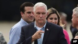 El vicepresidente de Estados Unidos Mike Pence visitó la isla tras el paso del huracán María.