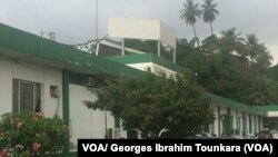 Vue d’un bâtiment de Fraternité Matin le plus grand groupe de presse de Côte d'Ivoire, Abidjan, 6 décembre 2017. (VOA/ Georges Ibrahim Tounkara)