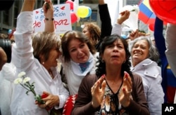 People celebrate the agreement between Revolutionary Armed Forces of Colombia, FARC, and Colombia's government, in Bogota, Colombia, June 23, 2016.