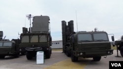 2014年莫斯科武器展上展出的S-400防空導彈系統