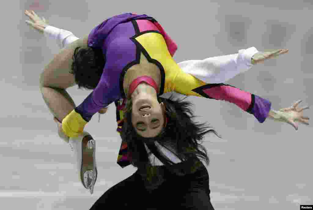 Cathy Reed (top) and Chris Reed of Japan perform at the ISU World Team Trophy in Figure Skating in Tokyo,Japan.