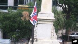 在南卡州議會前懸掛的邦聯旗幟