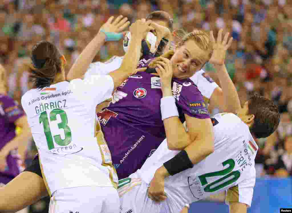 Susan Thorsgaard (C) of Denmark&#39;s FC Midtjylland fights for the ball with Anita Gorbicz (13) and Raphaelle Tervel (20) of Hungary&#39;s Gyori Audi ETO KC during their Women&#39;s Handball Champion&#39;s League Final Four semi match in Budapest.