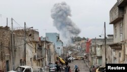 An Iraqi family walks from Islamic State controlled part of Mosul towards Iraqi special forces soldiers during a battle in Mosul, Iraq, March 4, 2017.