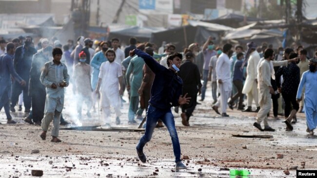 چند روز قبل کالعدم ٹی ایل پی اور فورسز کے درمیان جھڑپیں بھی ہوئی تھیں۔