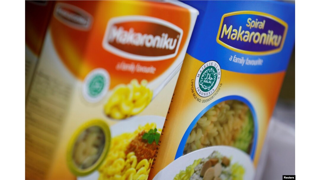 Makanan dengan label Halal dari MUI terlihat di sebuah Mini Market di Jakarta (foto: ilustrasi).