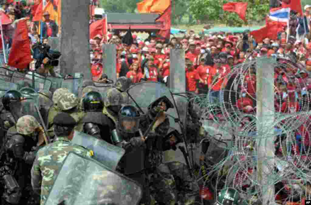 Red Shirt protesters clash with security forces in Bangkok on April 9, 2010. Thai security forces used tear gas and water cannon against anti-government protesters who stormed a television station on the outskirts of Bangkok, an AFP reporter witnessed.