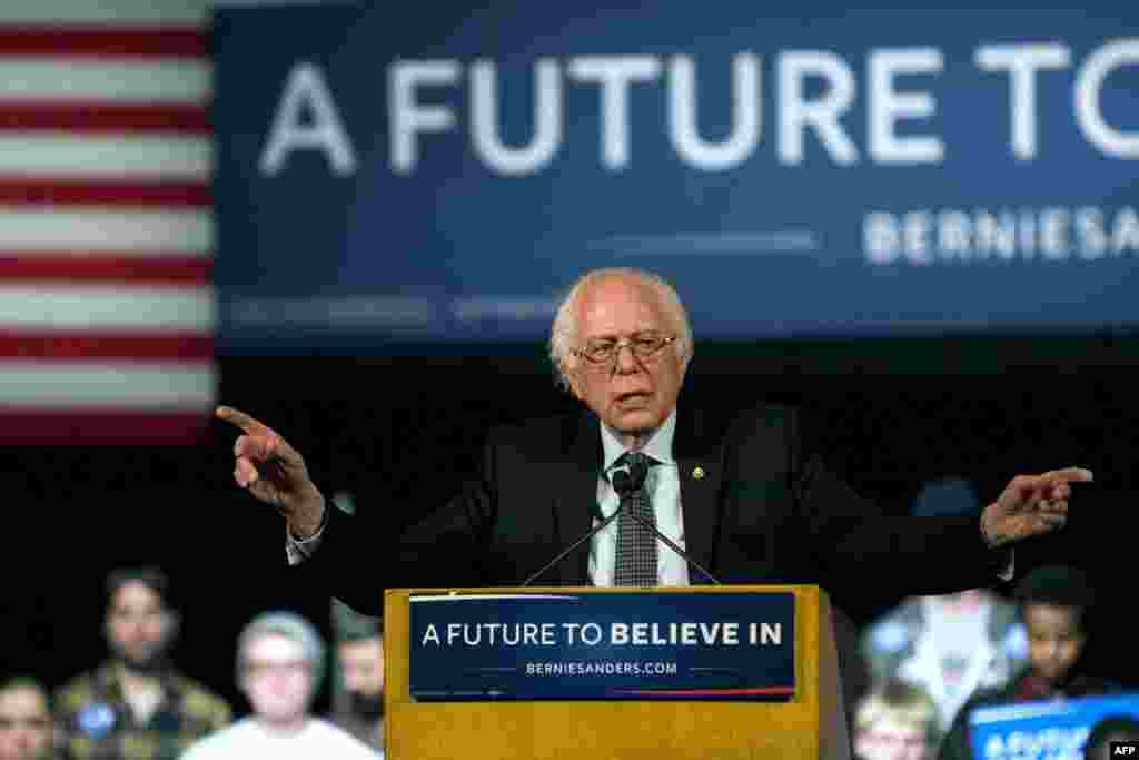 Democratic presidential candidate Sen. Bernie Sanders (D-VT) speaks to a crowd of supporters at the Minneapolis Convention Center in Minneapolis, Minnesota, Feb. 29, 2016.