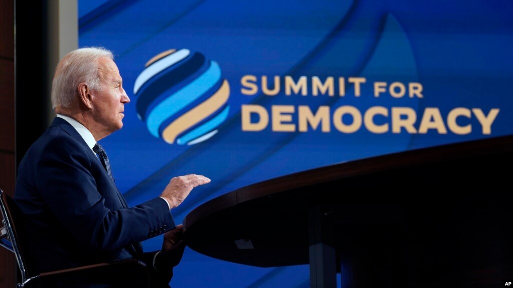 美国总统拜登在民主峰会上发表讲话。（2021年12月9日）(photo:VOA)