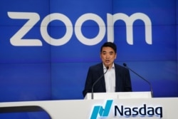 Eric Yuan, CEO de Zoom Video Communications es visto durante la sesión de apertura NASDAQ en Nueva York, New York, el 18 de abril de 2019.