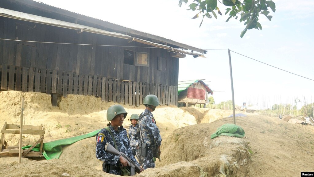 လံုၿခံဳေရးတပ္မ်ားေနရာယူေနစဥ္