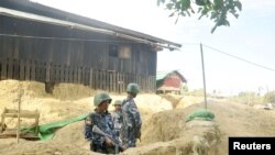 လုံခြုံရေးတပ်များနေရာယူနေစဉ် 