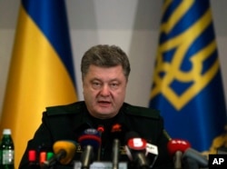Ukrainian President Petro Poroshenko issues the order to start a cease-fire in the east during a meeting with defense officials in Kyiv, Feb. 15, 2015.