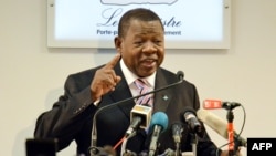 Lambert Mende, le porte-parole du gouvernement de la RDC, à Kinshasa, 28 juin 2012.