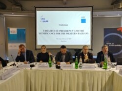 Učesnici drugog dela konferencije "Hrvatsko predsedavanje EU i značak za Zapadni Balkan", u organizaciji Centra za spoljnu politiku i Fondacije Hans Zajdel, u beogradskom hotelu Zira, 6. februara 2020. (Foto: Veljko Popović, VoA)
