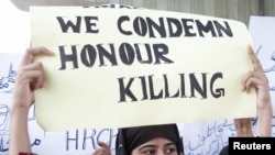 پاکستان میں غیرت کے نام پر قتل کے خلاف احتجاج بھی ہوتا رہا ہے۔ 